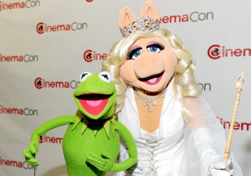 (L-R) Kermit the Frog and Miss Piggy attend the Walt Disney Studios 2012 Presentation Highlights at CinemaCon on April 24, 2012 in Las Vegas, Nevada. (Photo by Alberto E. Rodriguez/WireImage) (L-R) Kermit the Frog and Miss Piggy attend the Walt Disney Studios 2012 Presentation Highlights at CinemaCon on April 24, 2012 in Las Vegas, Nevada. (Photo by Alberto E. Rodriguez/WireImage)