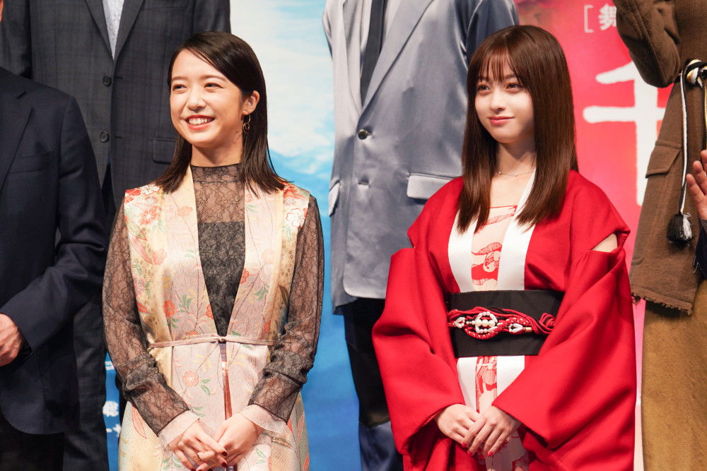 Mone Kamishiraishi (left) and Kanna Hashimoto © Toho Co. Ltd.